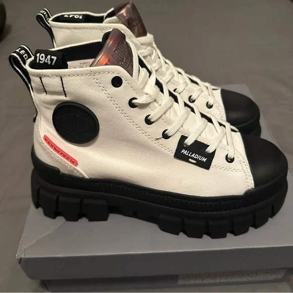 Palladium Star White Revolt Hi TX Boots NIB US 6.5 Women’s - Picture 3 of 5